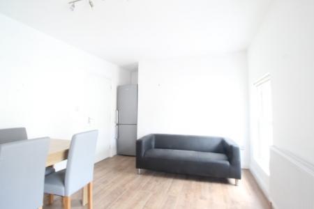 1 bedroom Flat to let in Queen Street, Maidenhead, SL6
