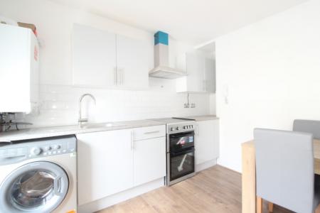 1 bedroom Flat to let in Queen Street, Maidenhead, SL6
