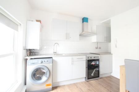 1 bedroom Flat to let in Queen Street, Maidenhead, SL6