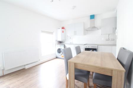 1 bedroom Flat to let in Queen Street, Maidenhead, SL6