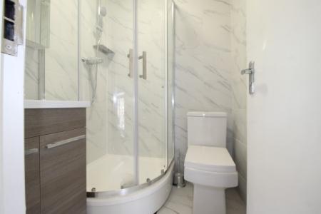 1 bedroom Flat to let in Queen Street, Maidenhead, SL6
