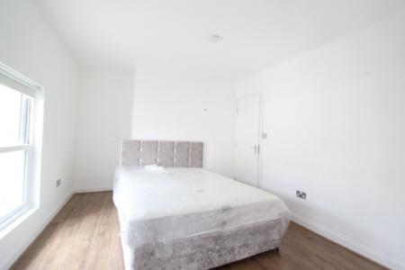 1 bedroom Flat to let in Queen Street, Maidenhead, SL6