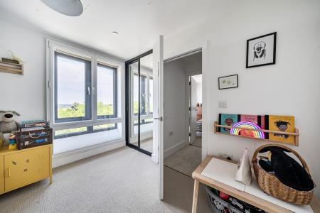 2 bedroom Flat to let in 15 Bath Road, Slough, SL1