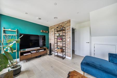 2 bedroom Flat to let in 15 Bath Road, Slough, SL1