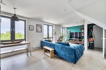 2 bedroom Flat to let in 15 Bath Road, Slough, SL1