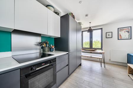 2 bedroom Flat to let in 15 Bath Road, Slough, SL1