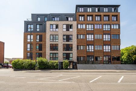 2 bedroom Flat to let in 15 Bath Road, Slough, SL1