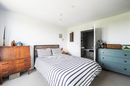 2 bedroom Flat to let in 15 Bath Road, Slough, SL1