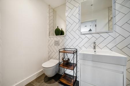 2 bedroom Flat to let in 15 Bath Road, Slough, SL1