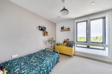 2 bedroom Flat to let in 15 Bath Road, Slough, SL1