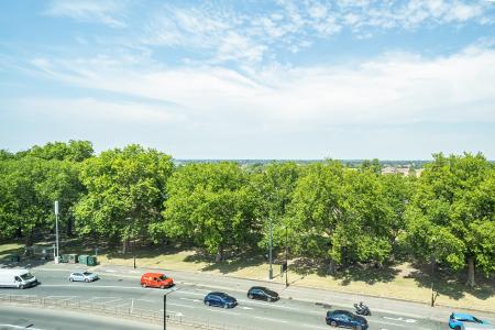 2 bedroom Flat to let in 15 Bath Road, Slough, SL1
