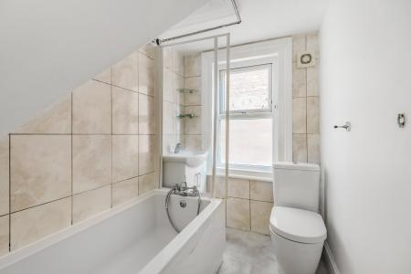 2 bedroom Flat to let in Stoke Road, Slough, SL2