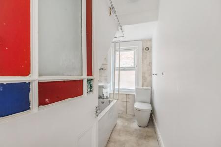 2 bedroom Flat to let in Stoke Road, Slough, SL2