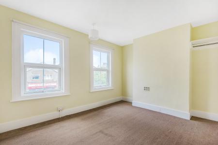 2 bedroom Flat to let in Stoke Road, Slough, SL2