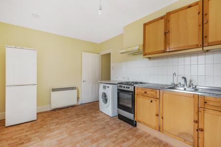2 bedroom Flat to let in Stoke Road, Slough, SL2