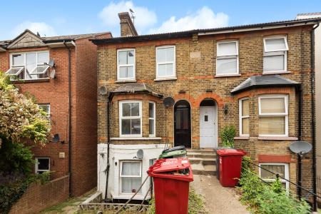 2 bedroom Flat to let in Stoke Road, Slough, SL2