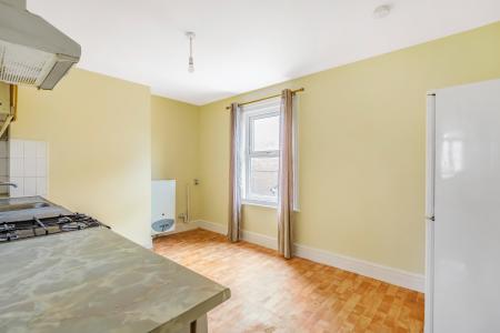 2 bedroom Flat to let in Stoke Road, Slough, SL2