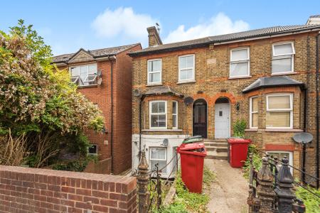 2 bedroom Flat to let in Stoke Road, Slough, SL2