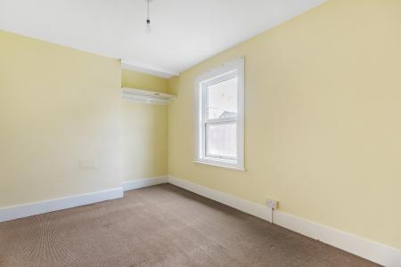 2 bedroom Flat to let in Stoke Road, Slough, SL2