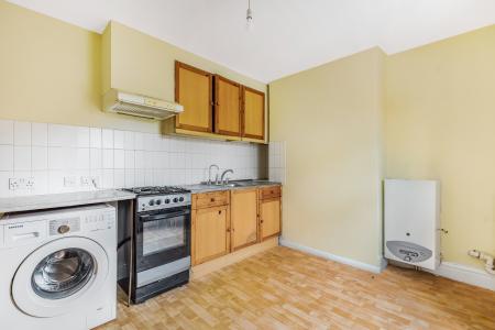 2 bedroom Flat to let in Stoke Road, Slough, SL2