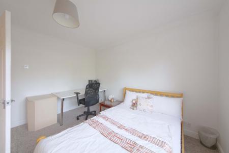 2 bedroom Flat to let in Somerset Lodge, Courtlands, Maidenhead, SL6