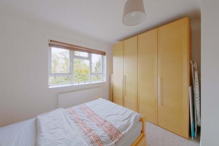 2 bedroom Flat to let in Somerset Lodge, Courtlands, Maidenhead, SL6
