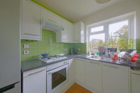 2 bedroom Flat to let in Somerset Lodge, Courtlands, Maidenhead, SL6