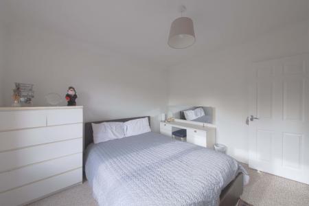 2 bedroom Flat to let in Somerset Lodge, Courtlands, Maidenhead, SL6