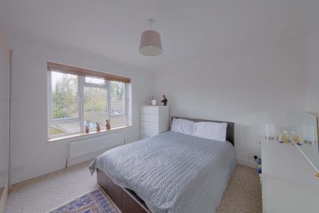 2 bedroom Flat to let in Somerset Lodge, Courtlands, Maidenhead, SL6