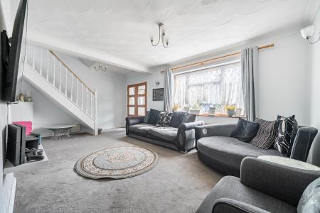 3 bedroom Semi-detached house to let in Blumfield Crescent, Burnham, Slough, SL1