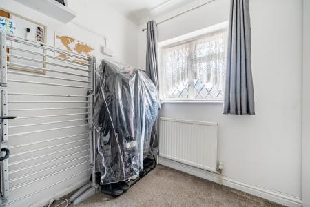 3 bedroom Semi-detached house to let in Blumfield Crescent, Burnham, Slough, SL1