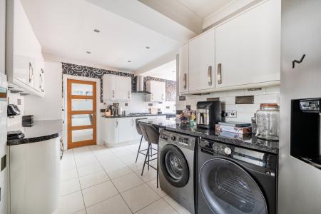 3 bedroom Semi-detached house to let in Blumfield Crescent, Burnham, Slough, SL1