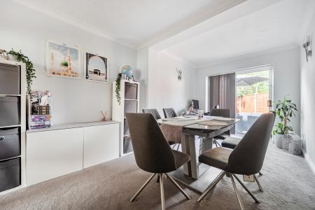3 bedroom Semi-detached house to let in Blumfield Crescent, Burnham, Slough, SL1