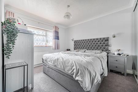 4 bedroom Semi-detached house to let in Blumfield Crescent, Burnham, Slough, SL1