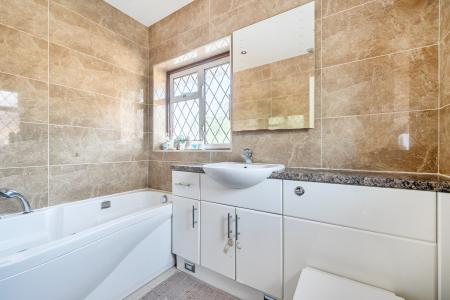 3 bedroom Semi-detached house to let in Blumfield Crescent, Burnham, Slough, SL1