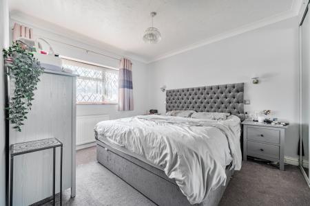3 bedroom Semi-detached house to let in Blumfield Crescent, Burnham, Slough, SL1