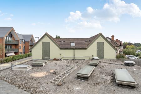 2 bedroom Flat to let in Furze Platt Road, Maidenhead, SL6