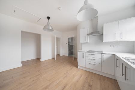 2 bedroom Flat to let in Furze Platt Road, Maidenhead, SL6