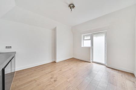 2 bedroom Flat to let in Furze Platt Road, Maidenhead, SL6