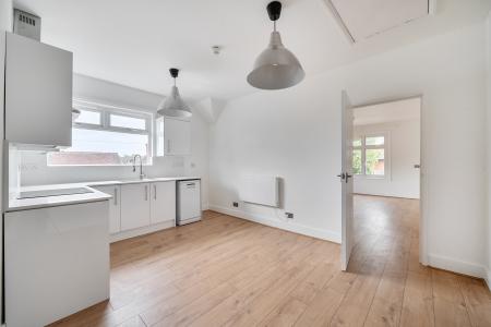 2 bedroom Flat to let in Furze Platt Road, Maidenhead, SL6