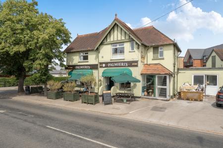 2 bedroom Flat to let in Furze Platt Road, Maidenhead, SL6