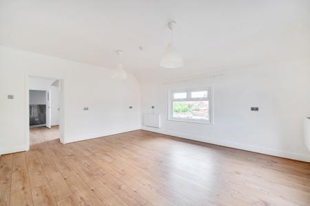 2 bedroom Flat to let in Furze Platt Road, Maidenhead, SL6