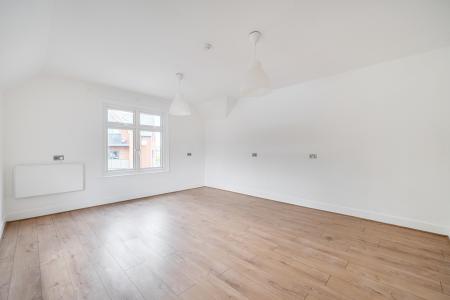 2 bedroom Flat to let in Furze Platt Road, Maidenhead, SL6