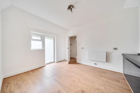 2 bedroom Flat to let in Furze Platt Road, Maidenhead, SL6