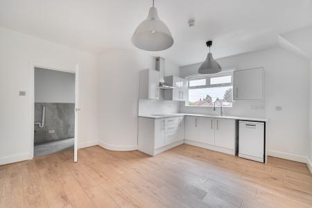 2 bedroom Flat to let in Furze Platt Road, Maidenhead, SL6