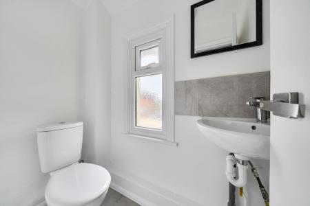 2 bedroom Flat to let in Furze Platt Road, Maidenhead, SL6