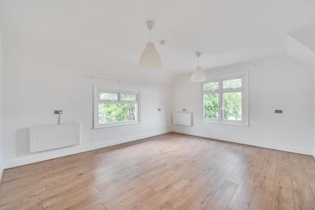 2 bedroom Flat to let in Furze Platt Road, Maidenhead, SL6