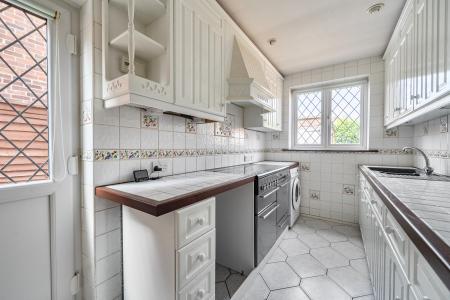 3 bedroom Semi-detached house to let in Queens Road, Eton Wick, Windsor, SL4