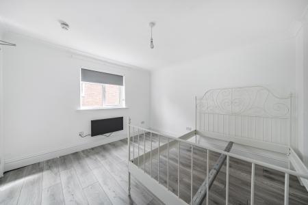 1 bedroom Detached house to let in Albany Road, Windsor, SL4
