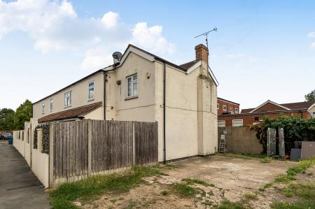 1 bedroom Detached house to let in Albany Road, Windsor, SL4